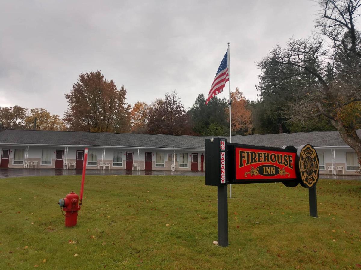 Firehouse Inn Saint Ignace Exterior foto