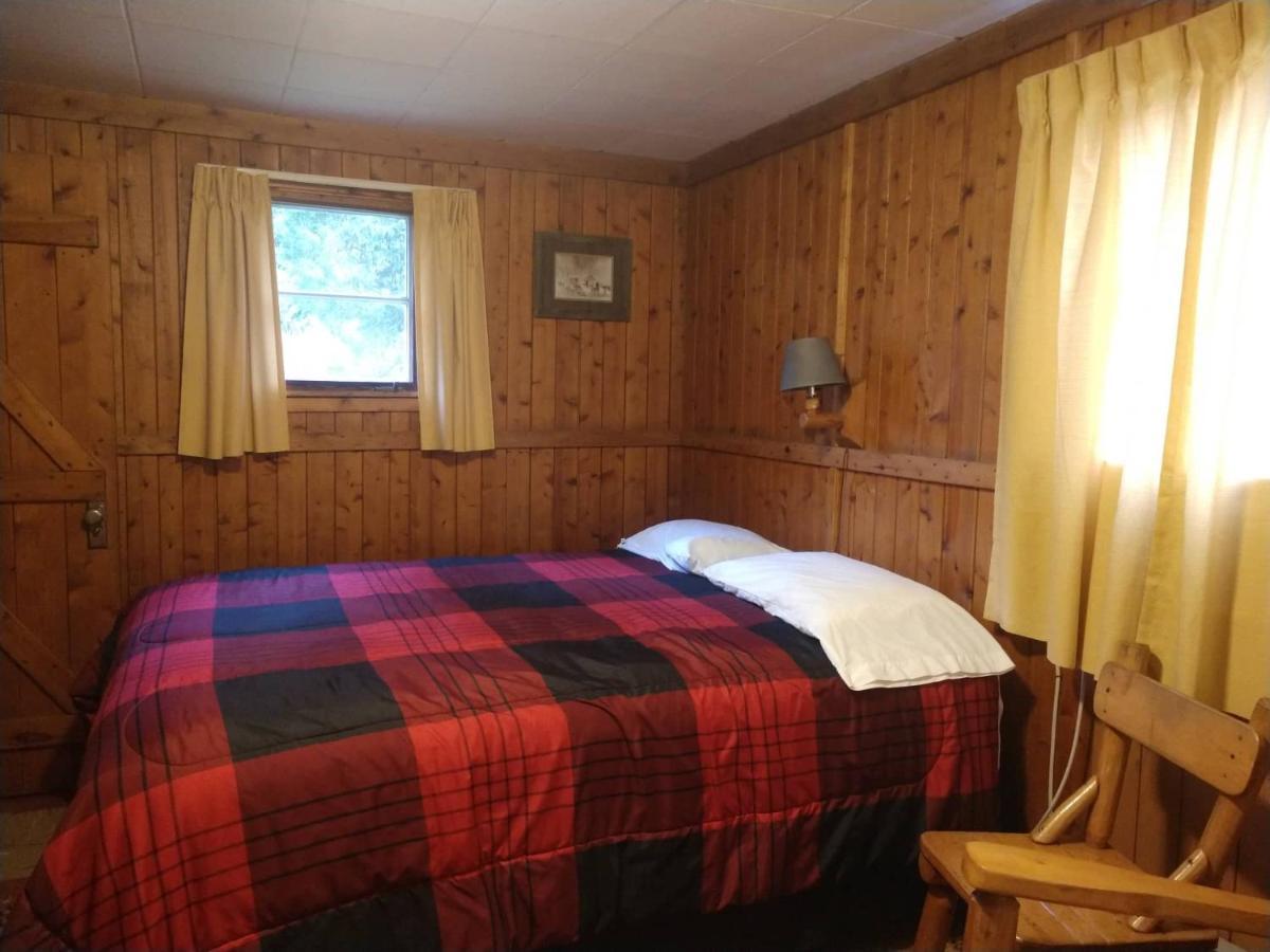 Firehouse Inn Saint Ignace Exterior foto